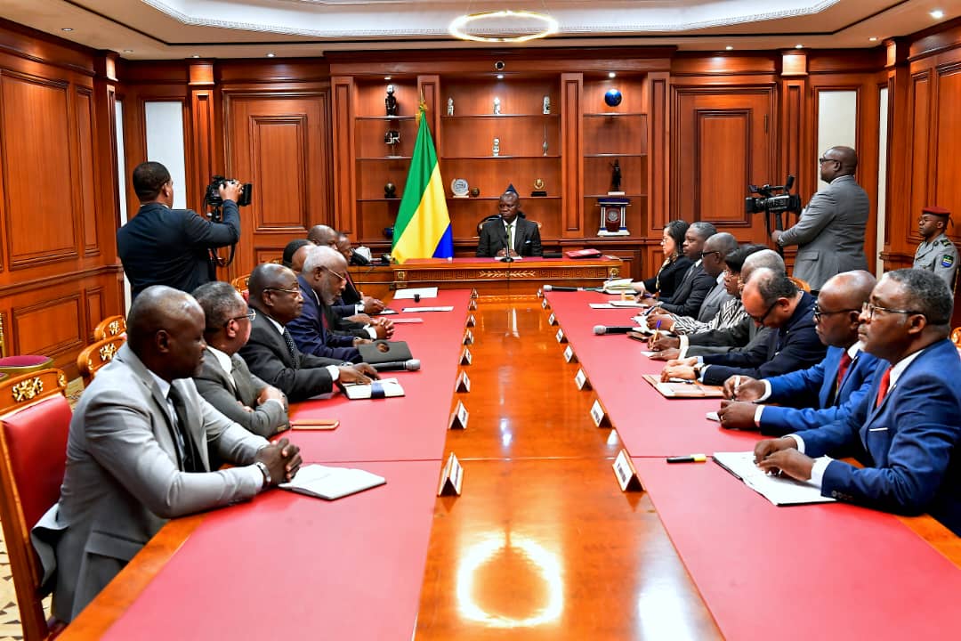Gabon : Le Chef de l’État reçoit la Commission nationale du suivi de l’arrêt de la Cour internationale de Justice et s’entretient avec les Présidents des Hautes Juridictions