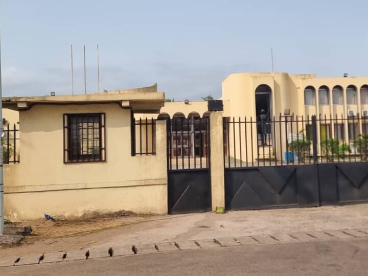 Gabon: Un officier du B2 et une magistrate impliqués dans une extorsion de 100 millions à Port-Gentil