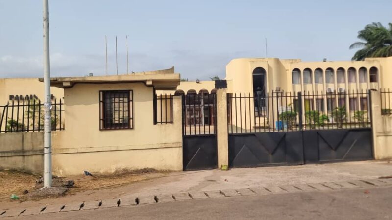 Gabon: Un officier du B2 et une magistrate impliqués dans une extorsion de 100 millions à Port-Gentil
