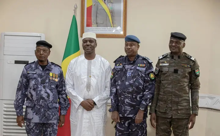 Mali : Le premier ministre, le général de division abdoulaye maïga, reçoit une délégation douanière de l’AES