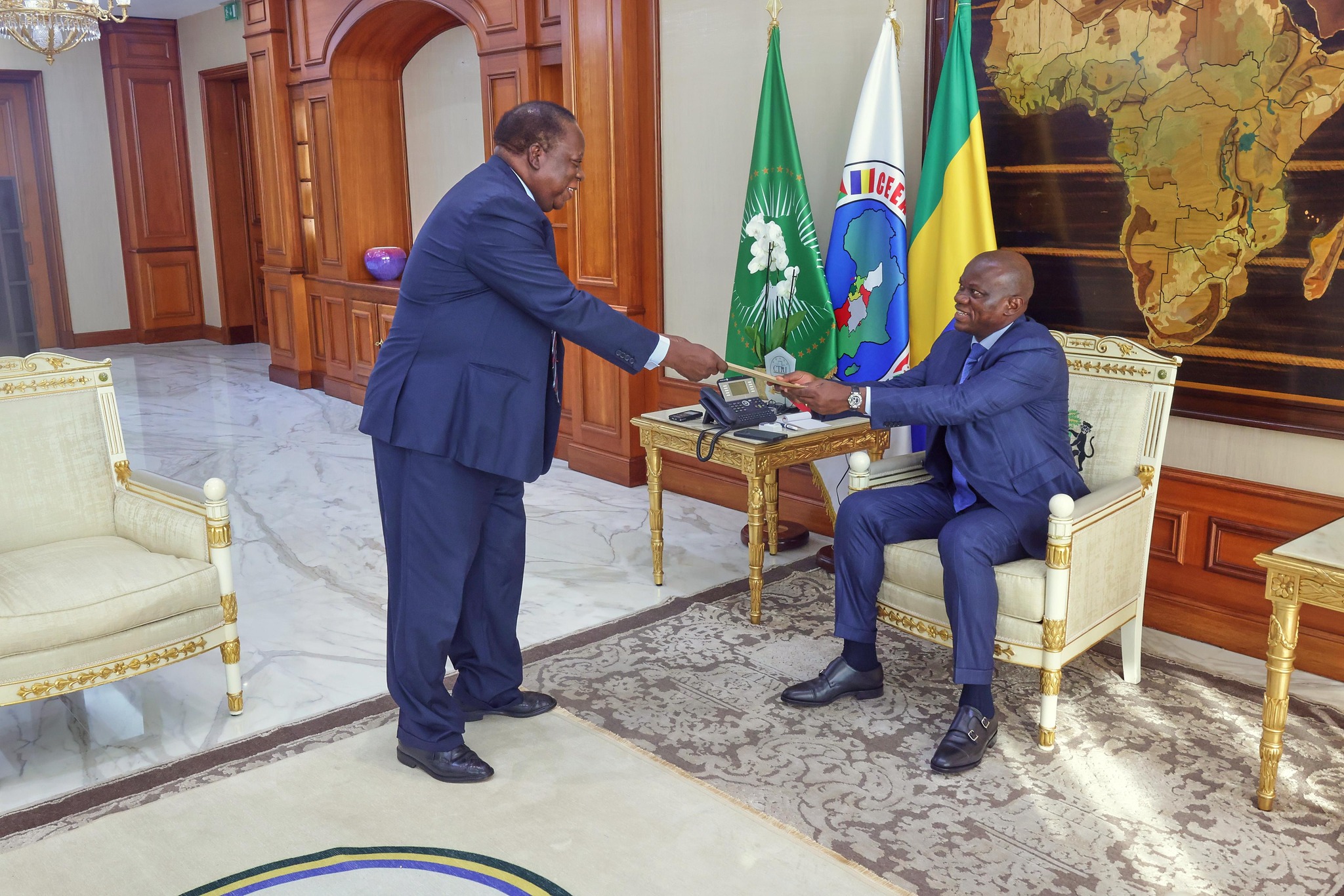 Coopération Gabon-Zambie : Le Chef de l’État reçoit un émissaire du président zambien