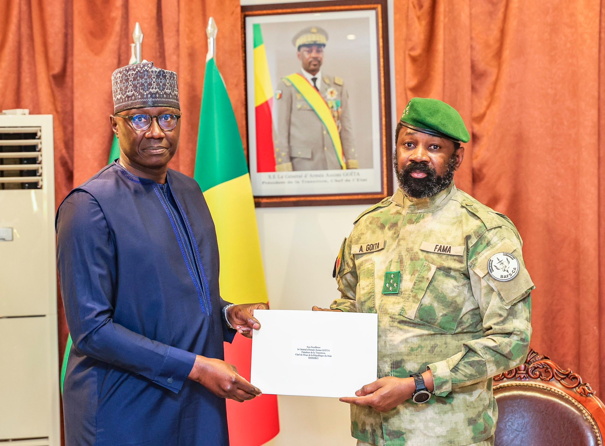 Coopération Mali-Sénégal : Audience du Président de la Transition au ministre sénégalais des Forces armées