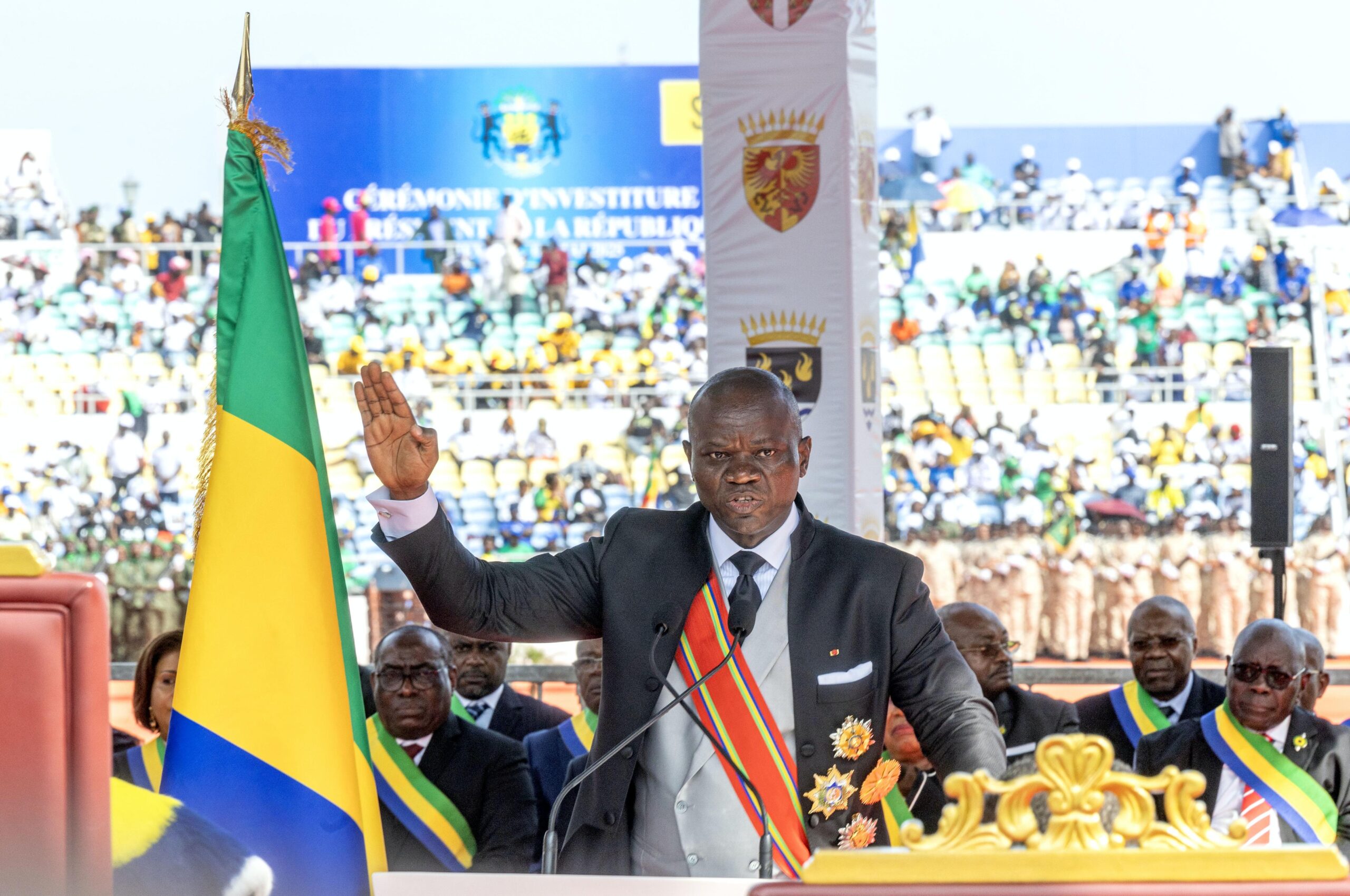 Gabon : 5e République, Brice Clotaire Oligui Nguema prête serment et nous y conduits