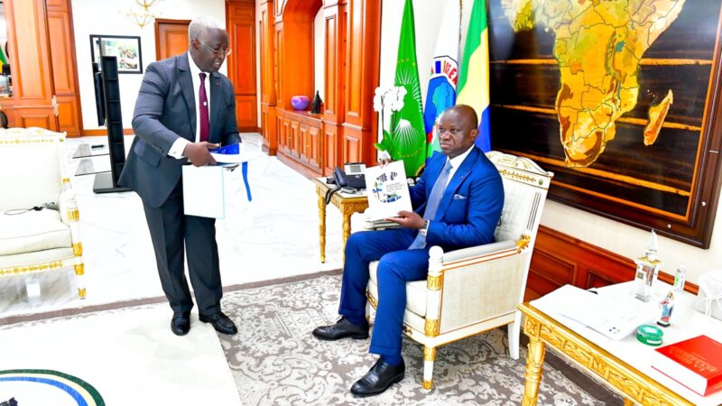Gabon: Demission du gouvernement de Raymond Ndong Sima conformément à l’article 172 de la nouvelle Constitution