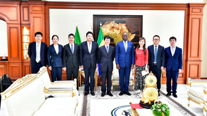 Gabon : Le Chef de l’État reçoit un envoyé spécial du Président de la République Populaire de Chine