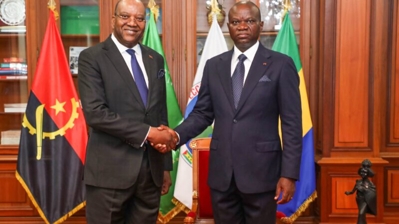 Diplomatie : Le Chef de l’État reçoit les lettres de créances  du nouvel Ambassadeur d’Angola accrédité au Gabon