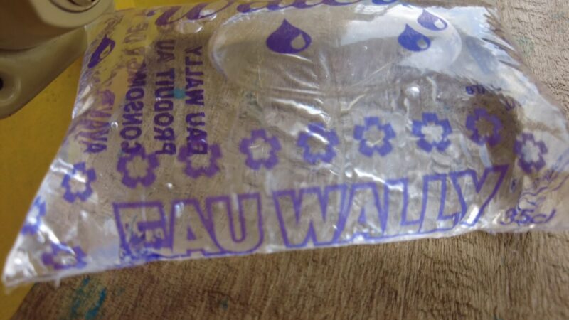 Gabon : Le Directeur Général Adjoint de l’AGASA ordonne la suspension de la production et commercialisation de l’eau en sachet wally