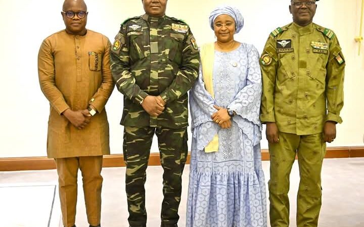 Niger : Le Général d’armée Abdourahamane Tiani devise avec les ministres de la santé des 3 pays de l’AES