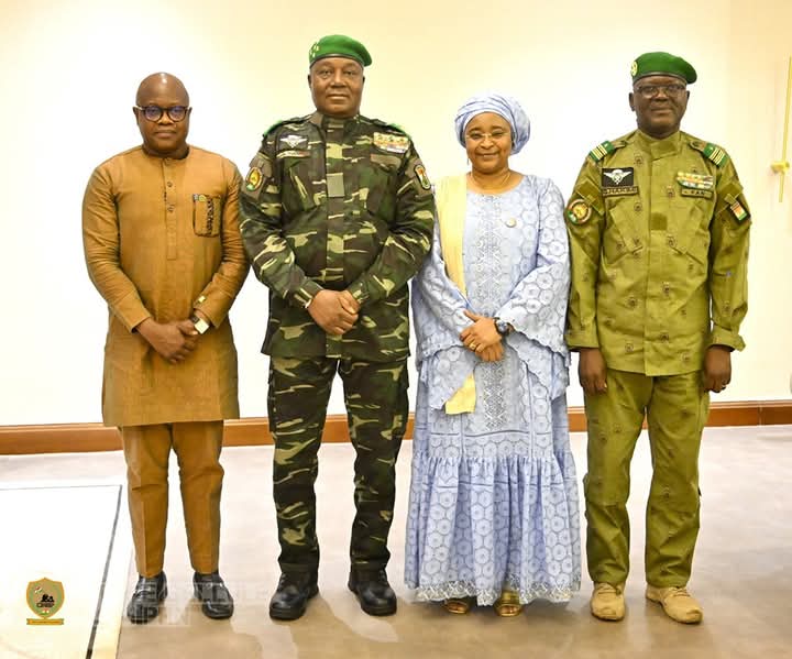 Niger : Le Général d’armée Abdourahamane Tiani devise avec les ministres de la santé des 3 pays de l’AES