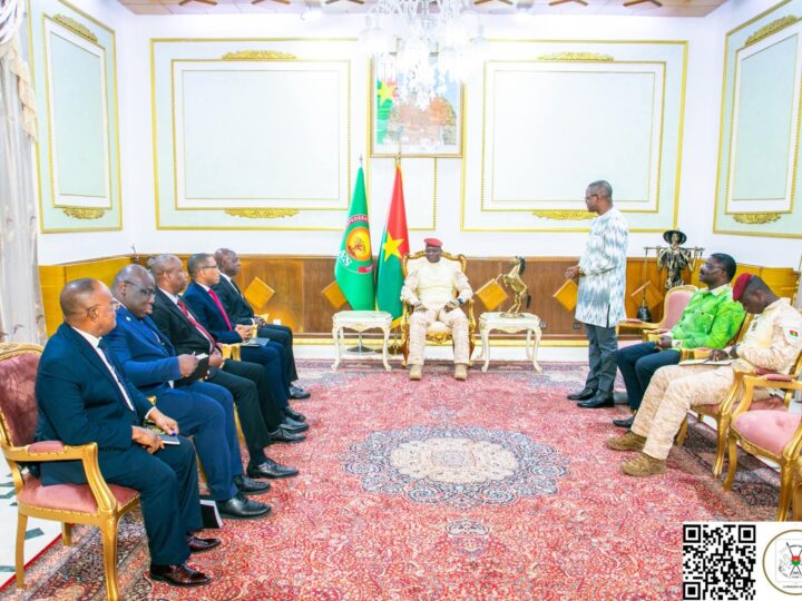 Burkina Faso : Le Capitaine Ibrahim TRAORÉ échange avec un Envoyé spécial du Président de l’Union africaine