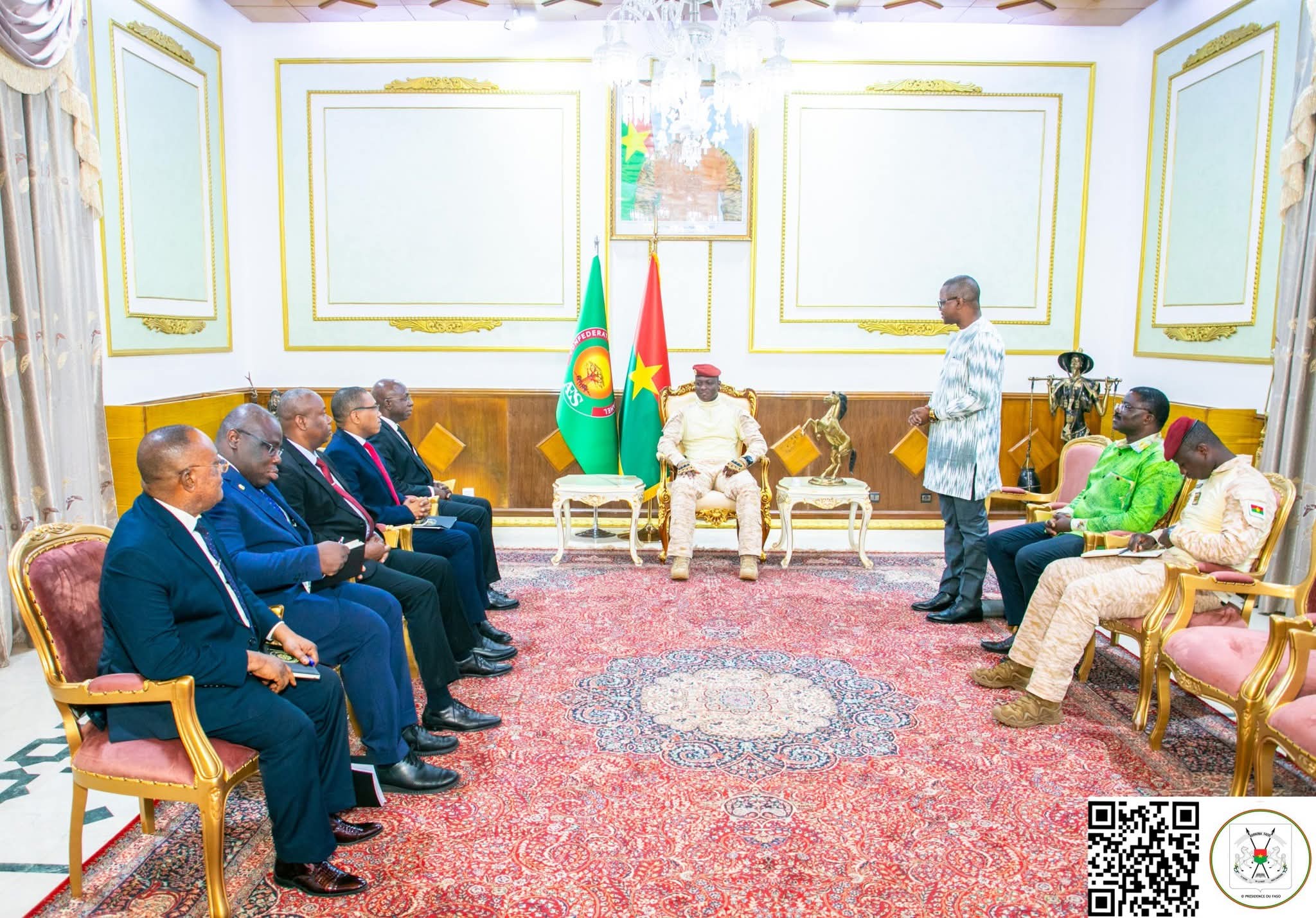 Burkina Faso : Le Capitaine Ibrahim TRAORÉ échange avec un Envoyé spécial du Président de l’Union africaine