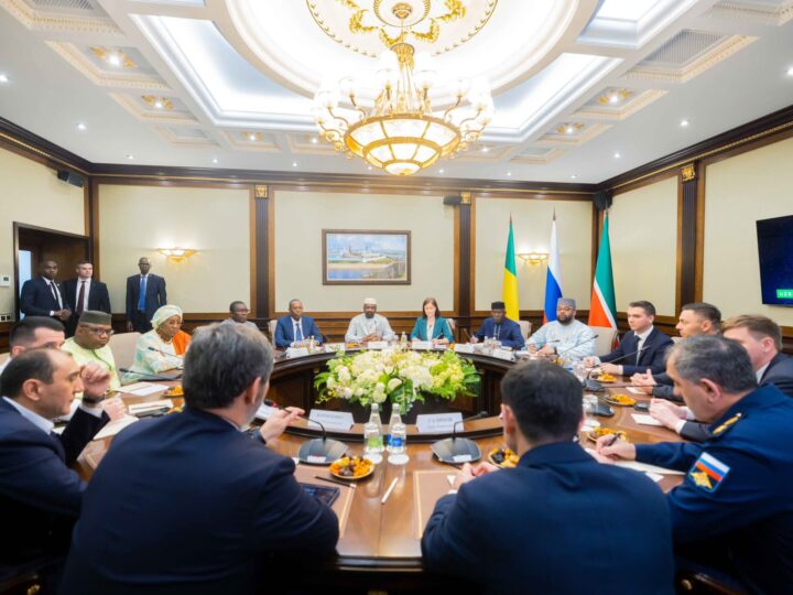 KAZAN : Le Président de la Transition Malienne reçoit une délégation de la société JSC Yadran Oil