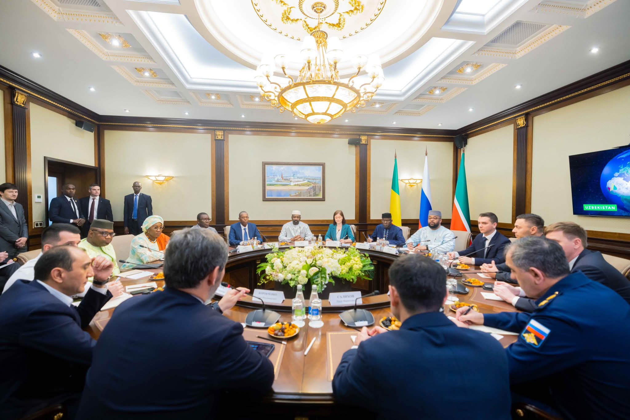 KAZAN : Le Président de la Transition Malienne reçoit une délégation de la société JSC Yadran Oil