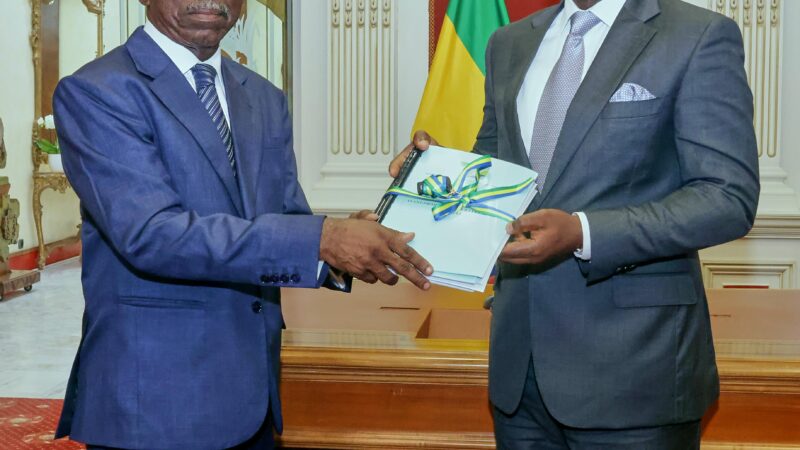 Gabon : Le Chef de l’Etat reçoit les comités de rédaction des avant-projets de loi sur les partis politiques et la répartition des sièges électoraux