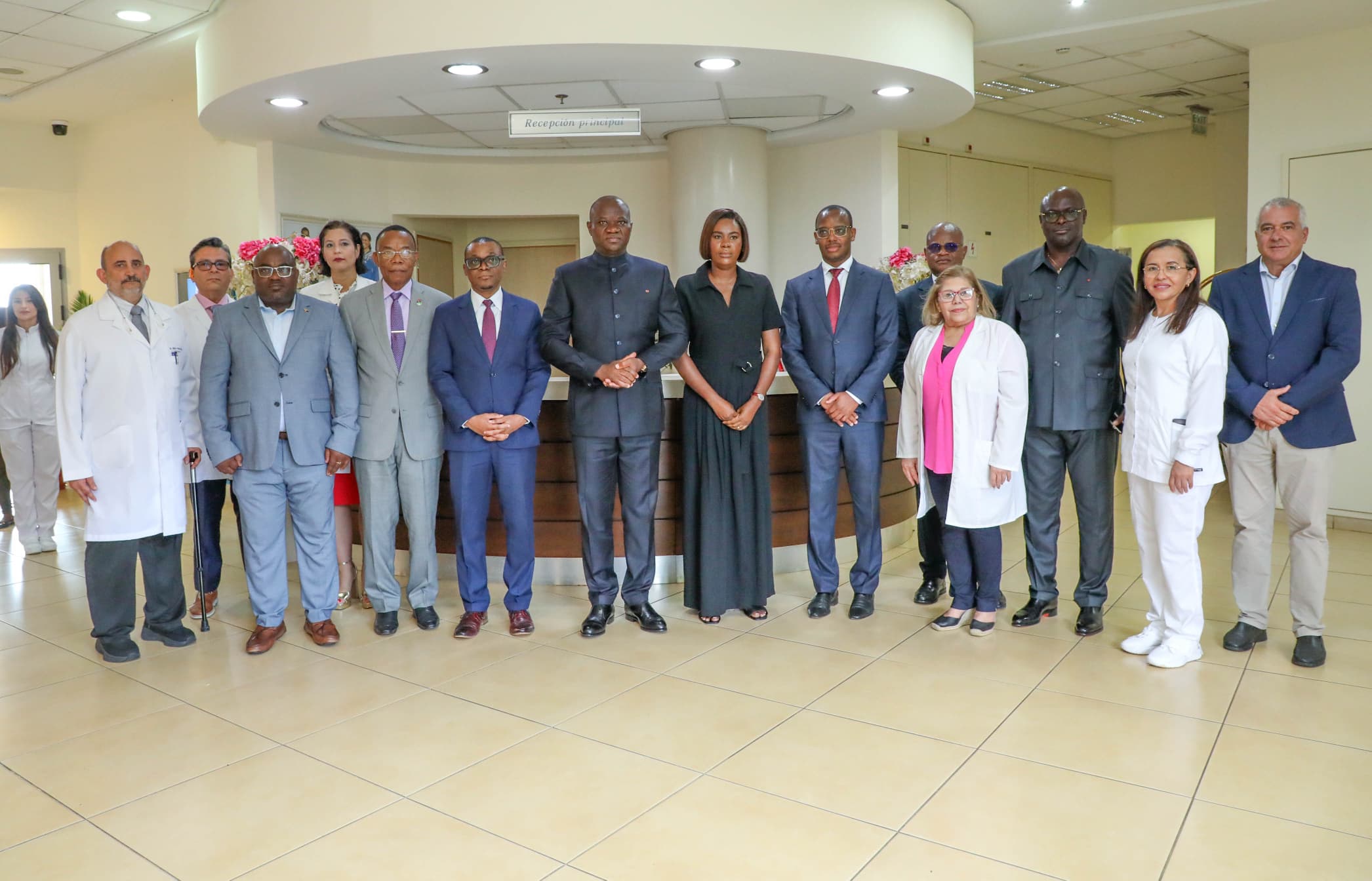 Guinée-Equatorial : Le Chef de l’État gabonais visite plusieurs structures gazières et hospitalières à Malabo