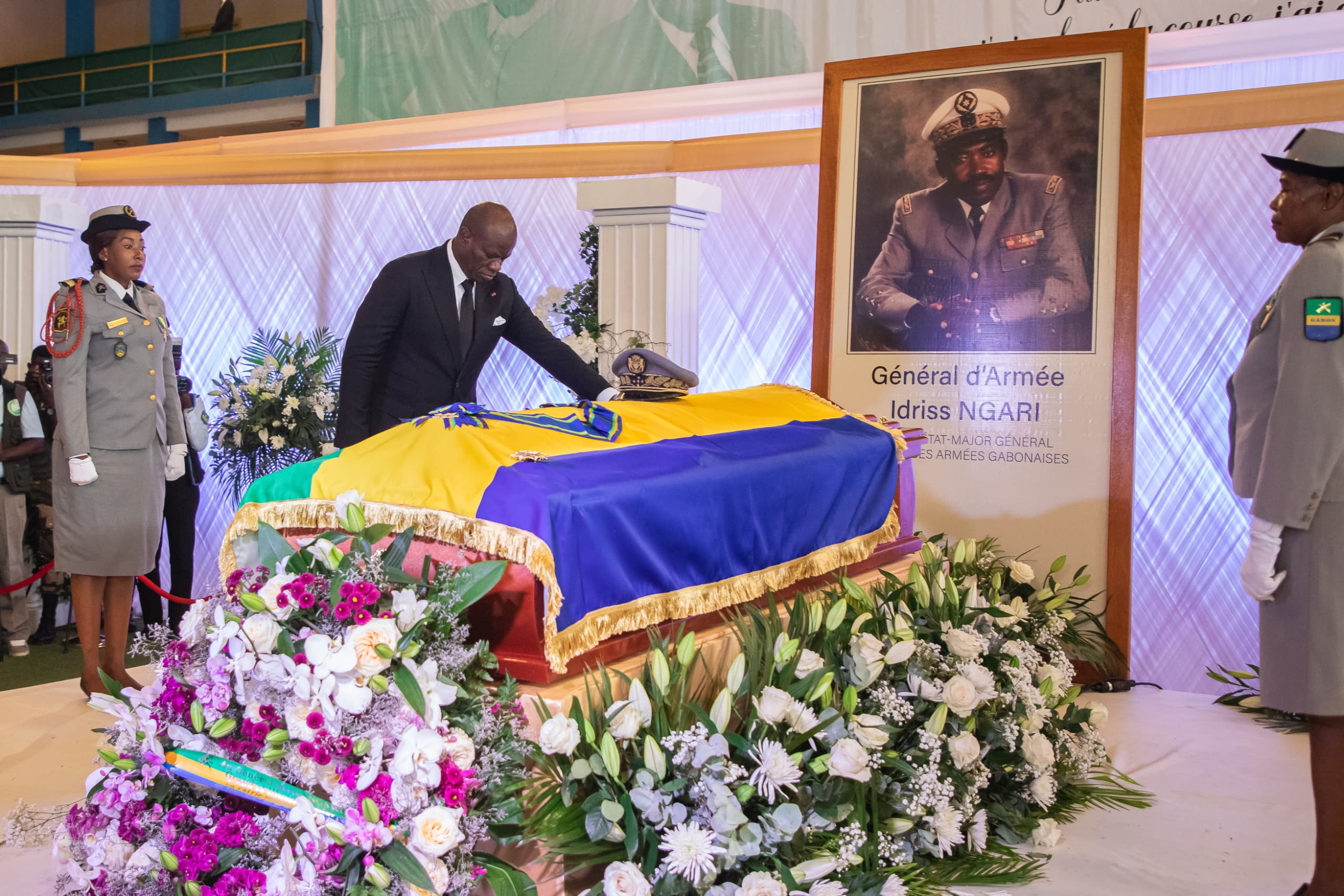 Gabon : Le Chef de l’État rend hommage à feu le Général d’Armée Idriss Firmin NGARI