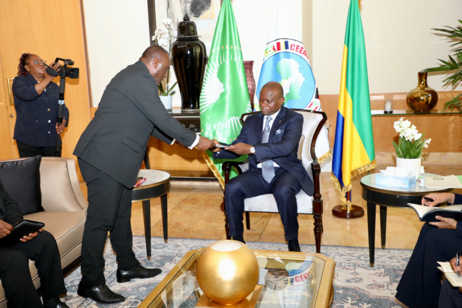 Gabon-Guinée-Equatoriale : Le Chef de l’État reçoit un émissaire du Président de la République de Guinée Equatoriale
