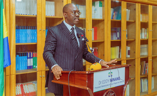 Gabon : Le Dr Eddy MINANG, Procureur Général près la Cour D’Appel de Libreville administre une sévère leçon de droit à Maître Pierre-Olivier Sur, avocat de la famille Bongo