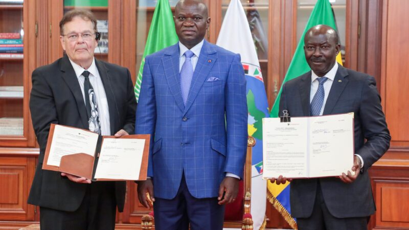 Gabon : Le Chef de l’État officialise la signature de la convention pour la création du Data Center national de l’ANINF avec le groupe Cybastion