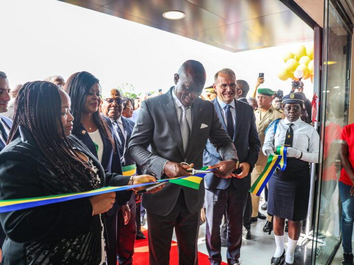 Gabon : Brice Clotaire Oligui Nguema inaugure le nouveau centre commercial Carrefour-Prix Import de Ntoum