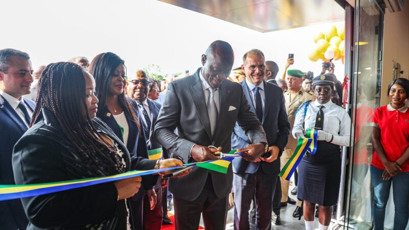 Gabon : Brice Clotaire Oligui Nguema inaugure le nouveau centre commercial Carrefour-Prix Import de Ntoum