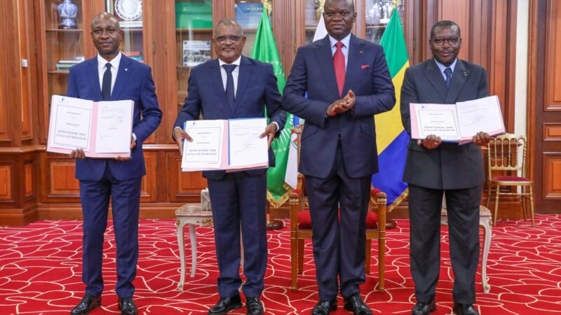 Gabon : Le Chef de l’État préside la cérémonie de signature de la convention de financement entre l’État gabonais, BGFI Bank et MIKA Services