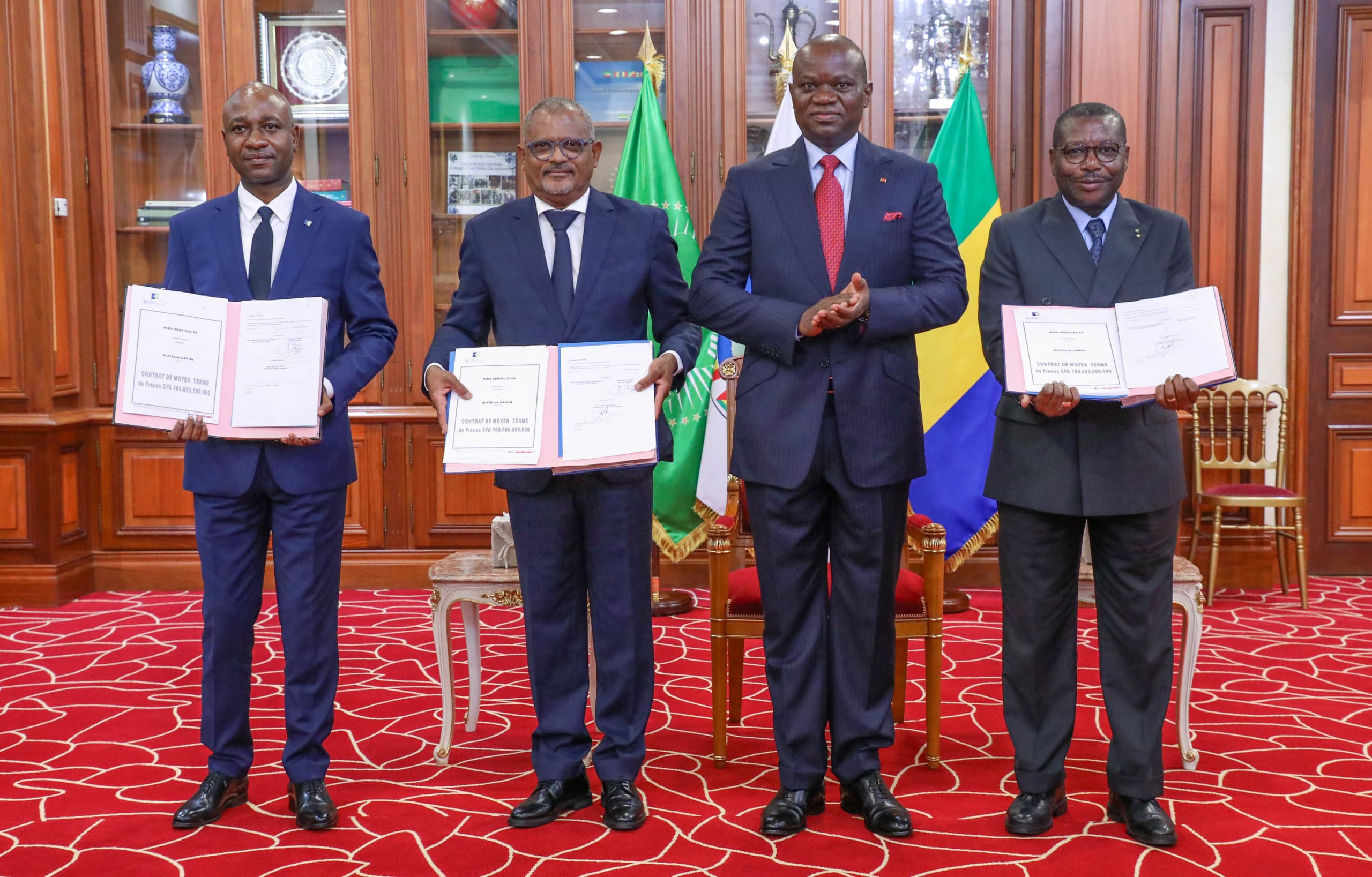 Gabon : Le Chef de l’État préside la cérémonie de signature de la convention de financement entre l’État gabonais, BGFI Bank et MIKA Services