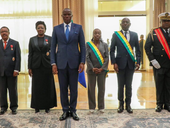 Gabon : Brice Clotaire Oligui Nguema décore des hauts dignitaires de la République
