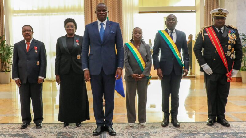 Gabon : Brice Clotaire Oligui Nguema décore des hauts dignitaires de la République