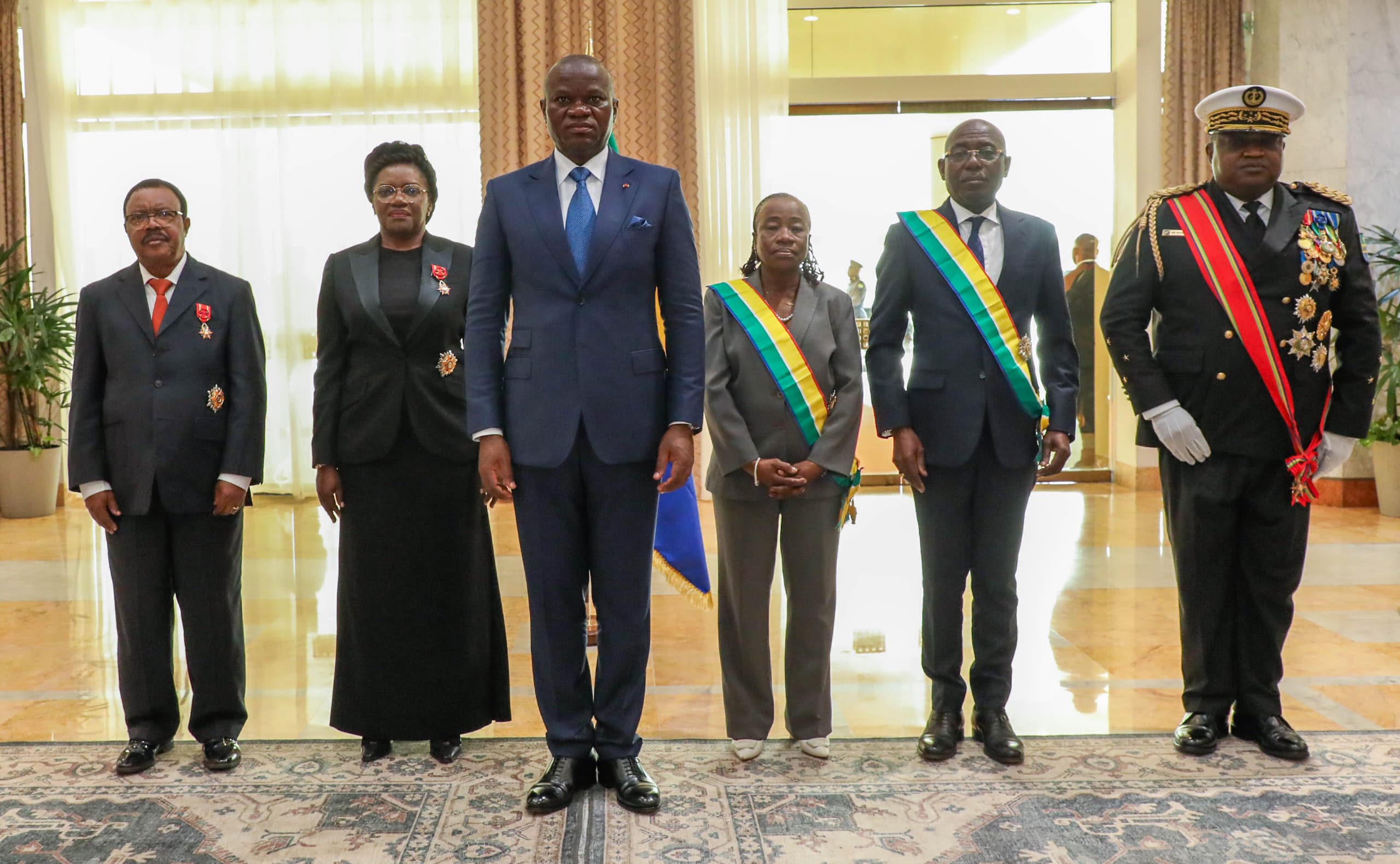 Gabon : Brice Clotaire Oligui Nguema décore des hauts dignitaires de la République