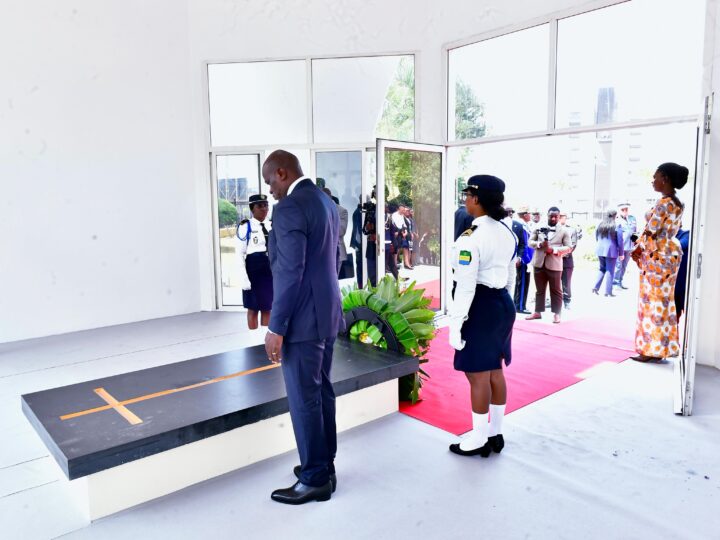 Gabon : Le Chef de l’État honore la mémoire de feu le Président Léon MBA